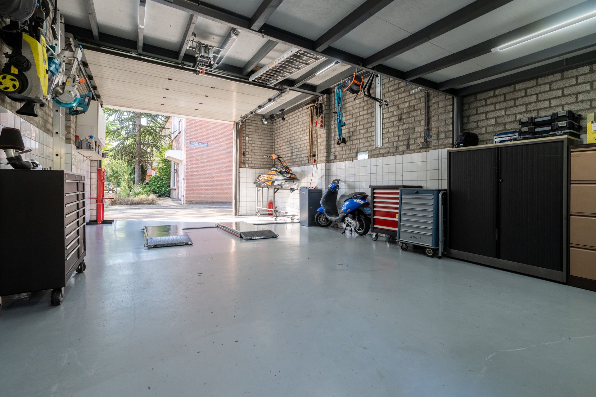 Move-in Ready 1930s Family Home with Large Insulated Garage in Tongelre — 51
