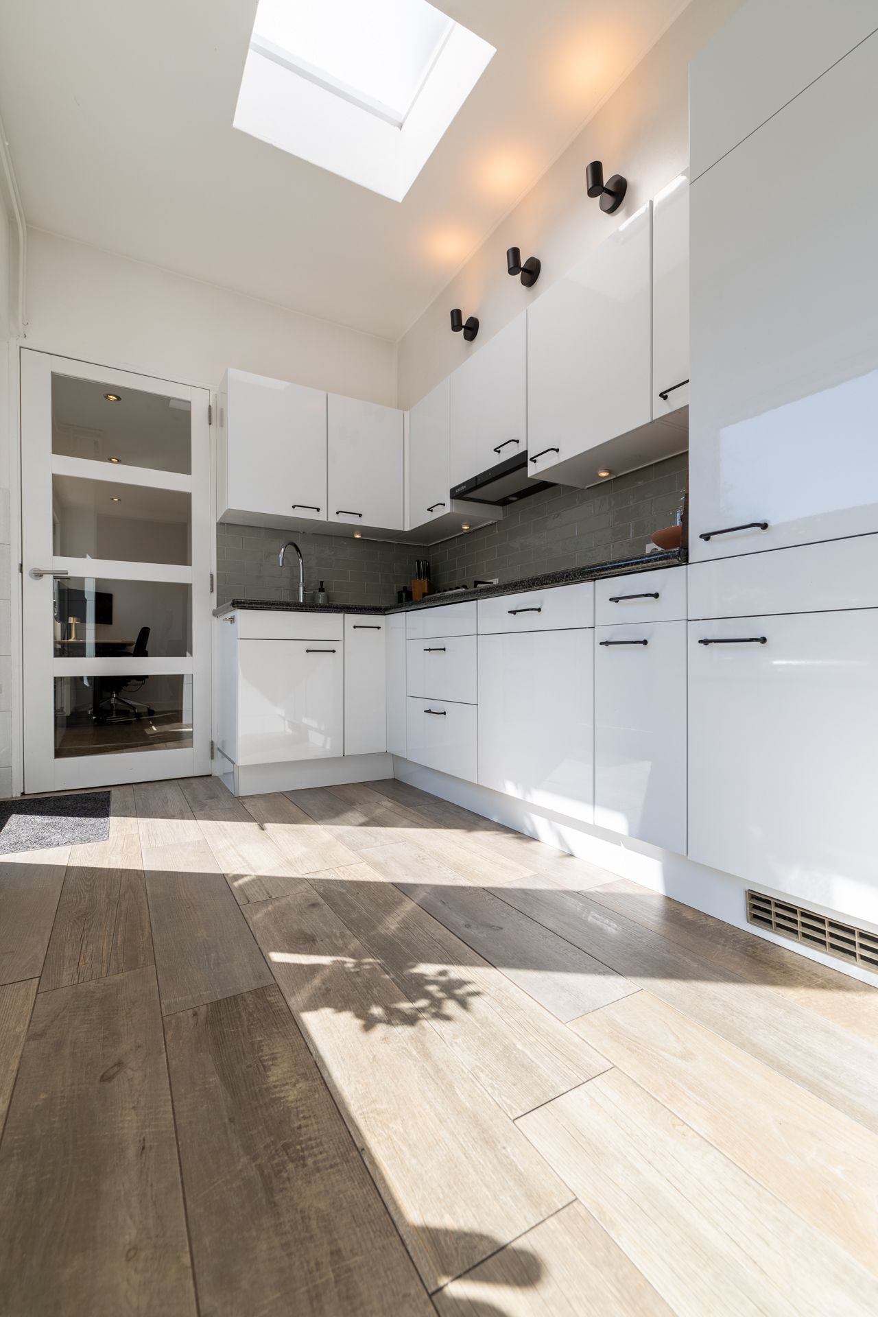 Move-in Ready 1930s Family Home with Large Insulated Garage in Tongelre — 20