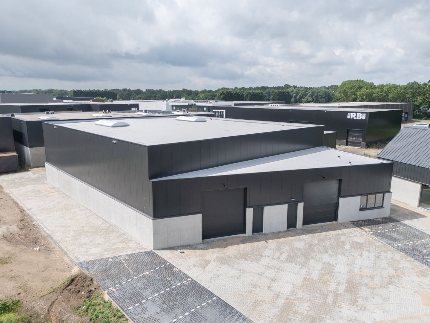 Bekijk foto 2 van Stationsweg 92