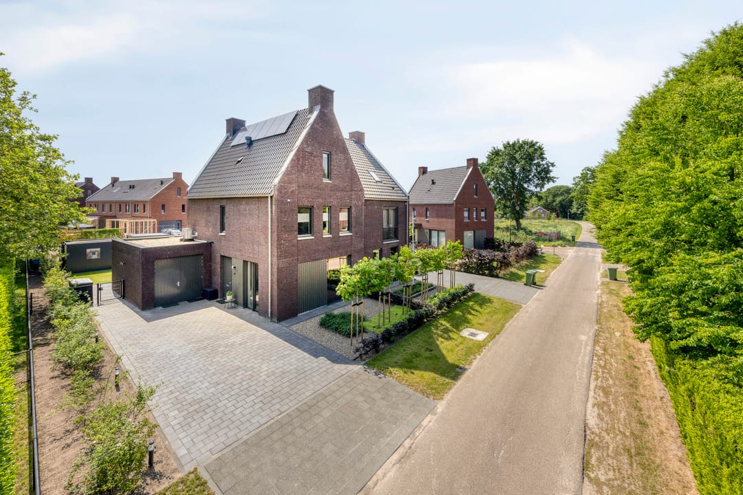 Modern Energy Efficient Semi-Detached Home in Mill with South Facing Garden — 8