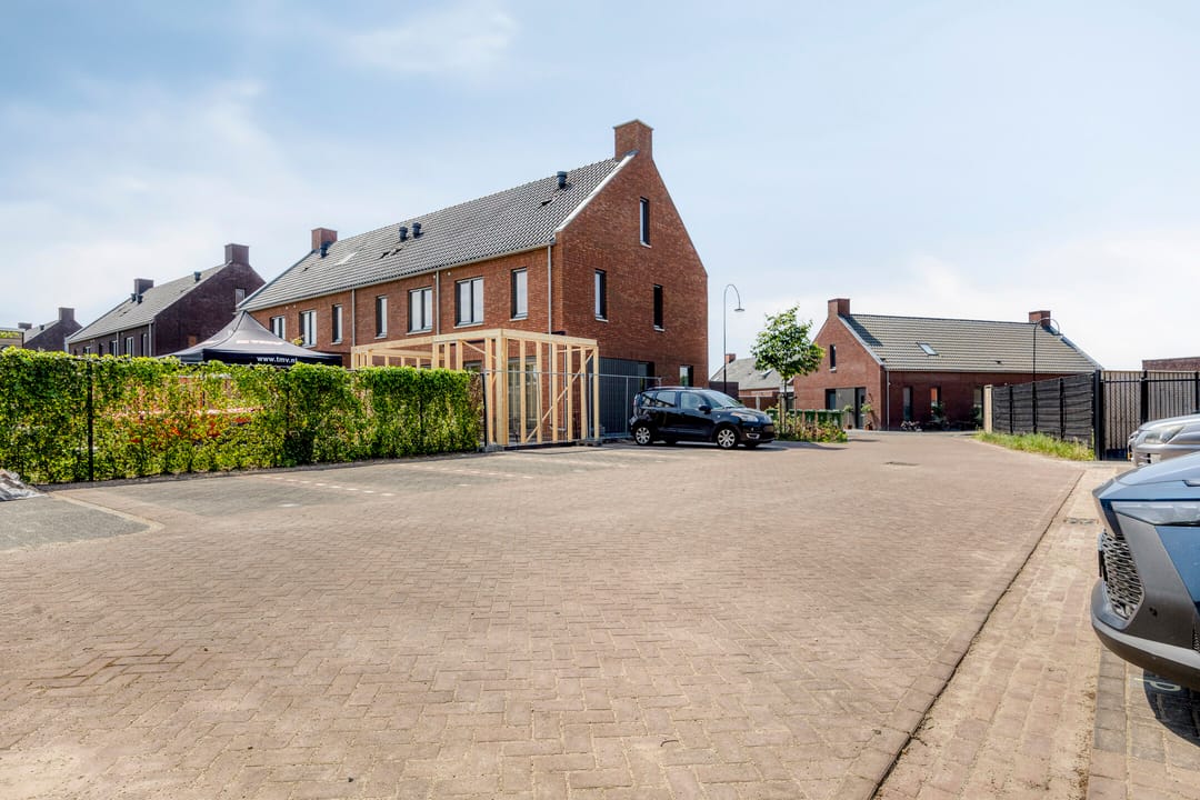 Modern Energy Efficient Semi-Detached Home in Mill with South Facing Garden — 61