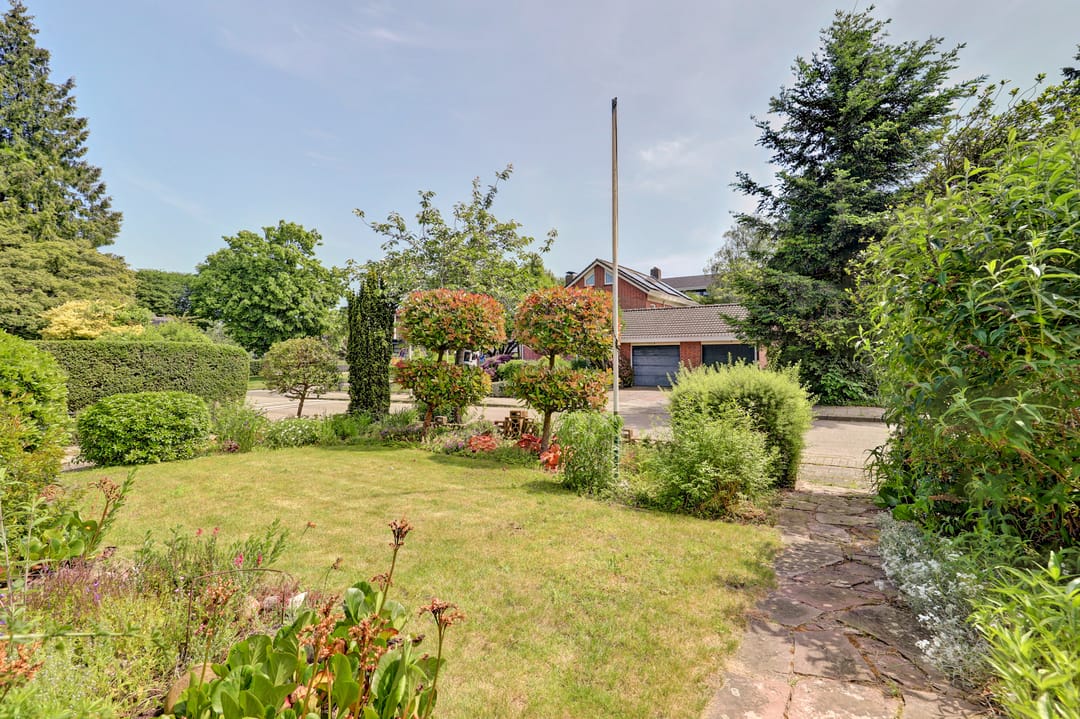 Spacious Corner Home with Exceptional Garden Privacy in Lochem — 26