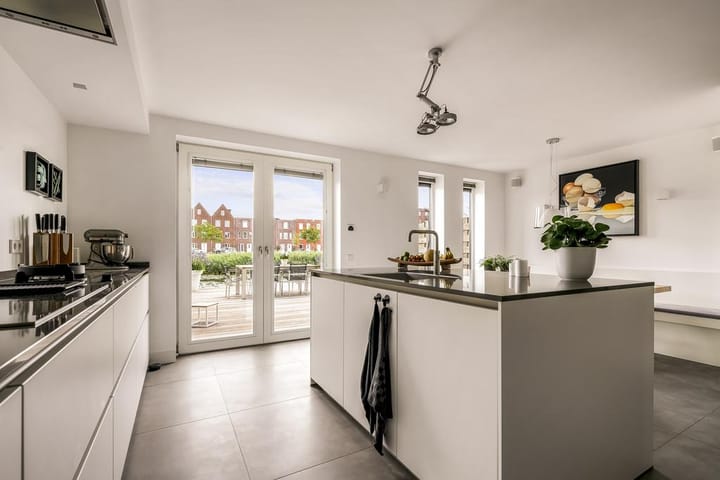 Tussenwoning te koop: Deltaweg 63, Hoofddorp