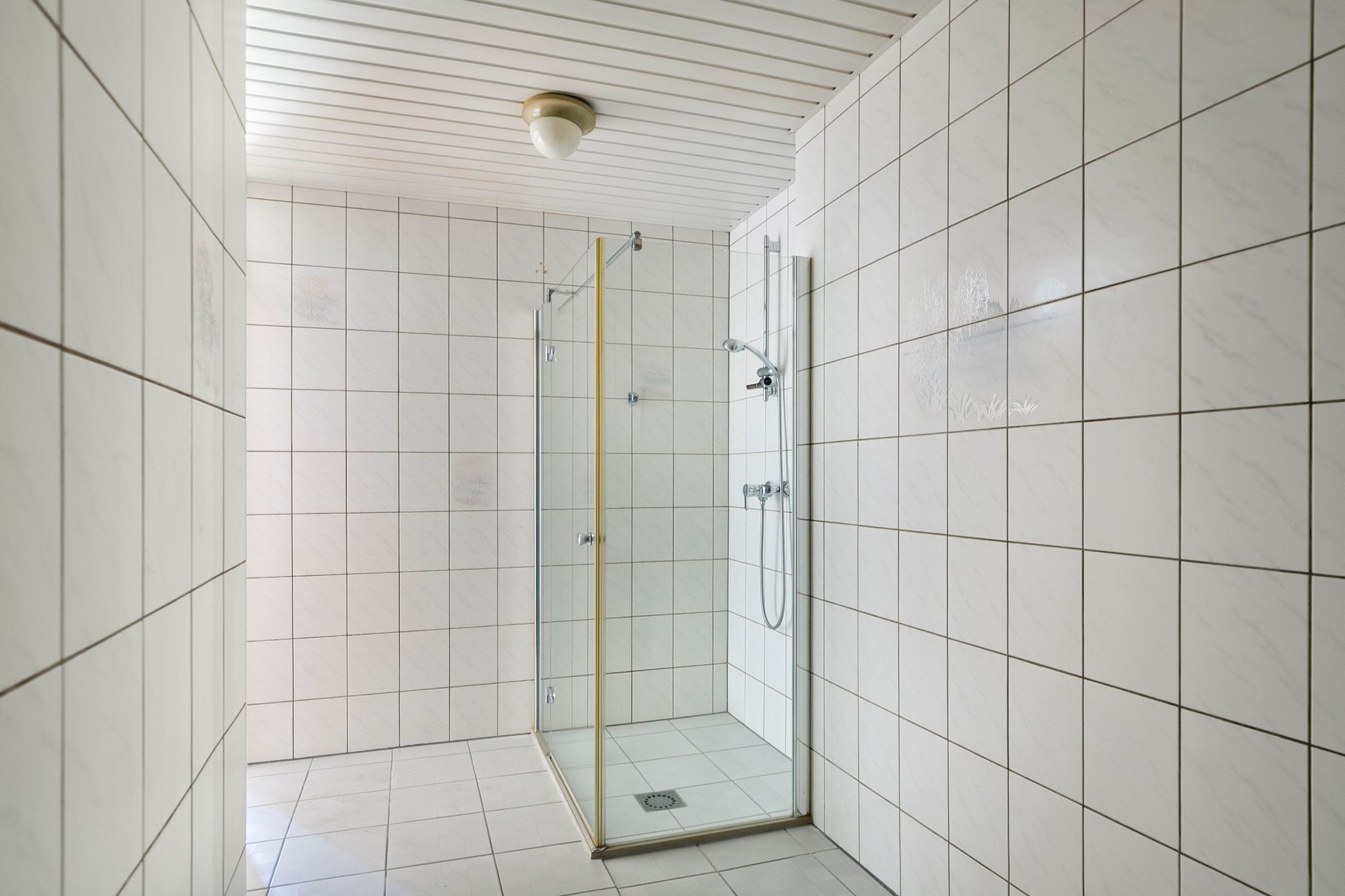 Spacious Six Room Home with Lift and South Facing Garden in Central Zoetermeer — 24