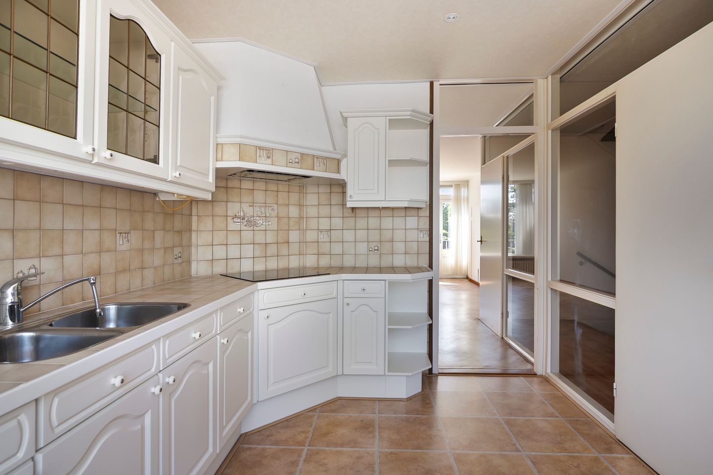 Spacious Six Room Home with Lift and South Facing Garden in Central Zoetermeer — 14