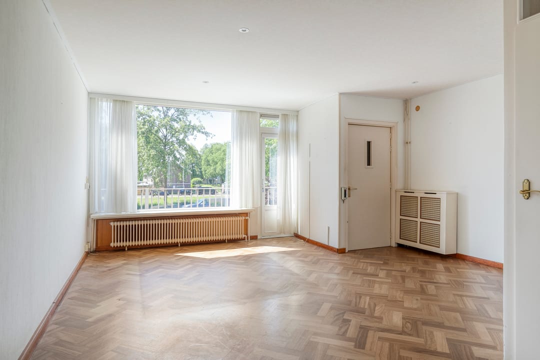 Spacious Six Room Home with Lift and South Facing Garden in Central Zoetermeer — 8