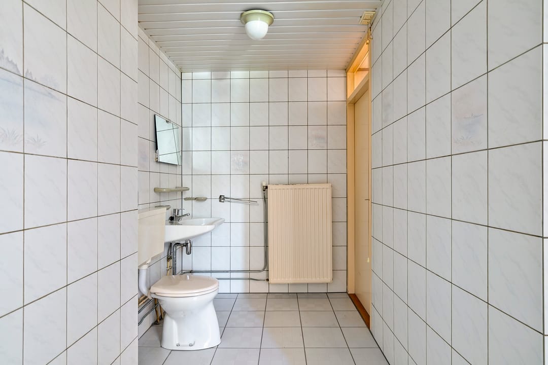 Spacious Six Room Home with Lift and South Facing Garden in Central Zoetermeer — 22