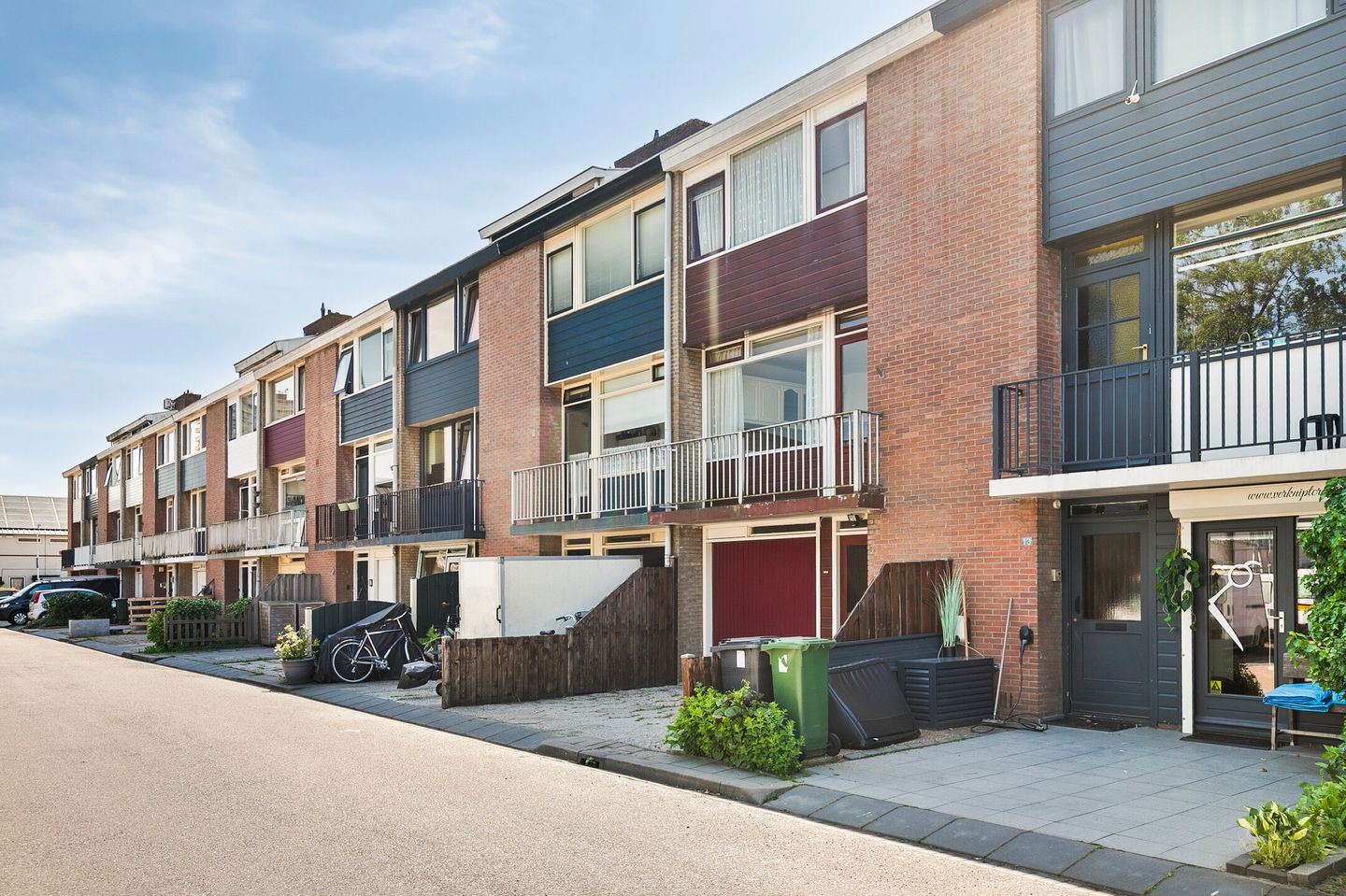 Spacious Six Room Home with Lift and South Facing Garden in Central Zoetermeer — 34