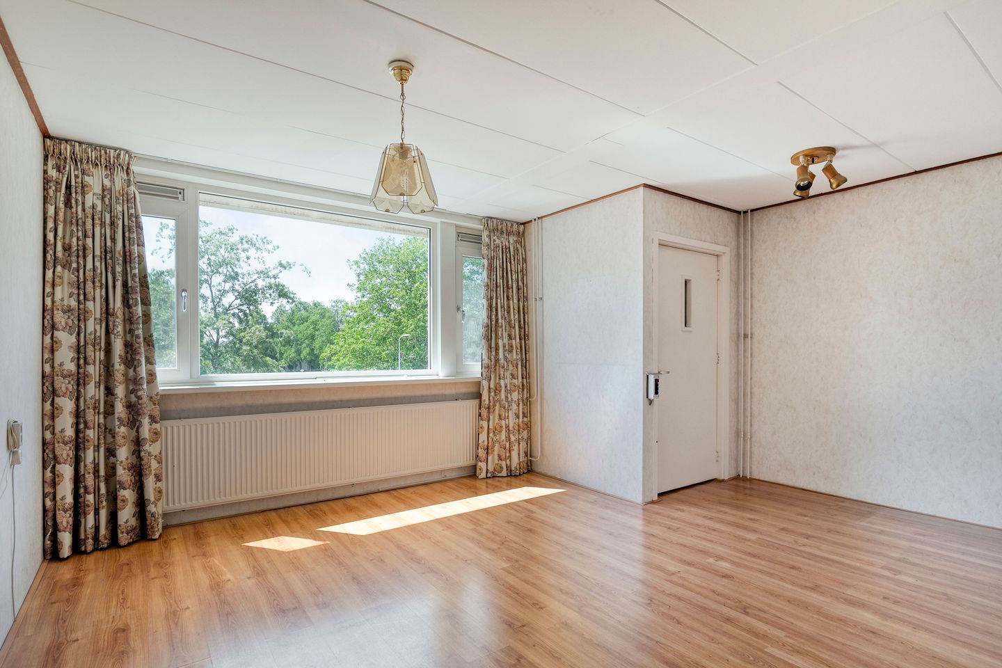 Spacious Six Room Home with Lift and South Facing Garden in Central Zoetermeer — 20