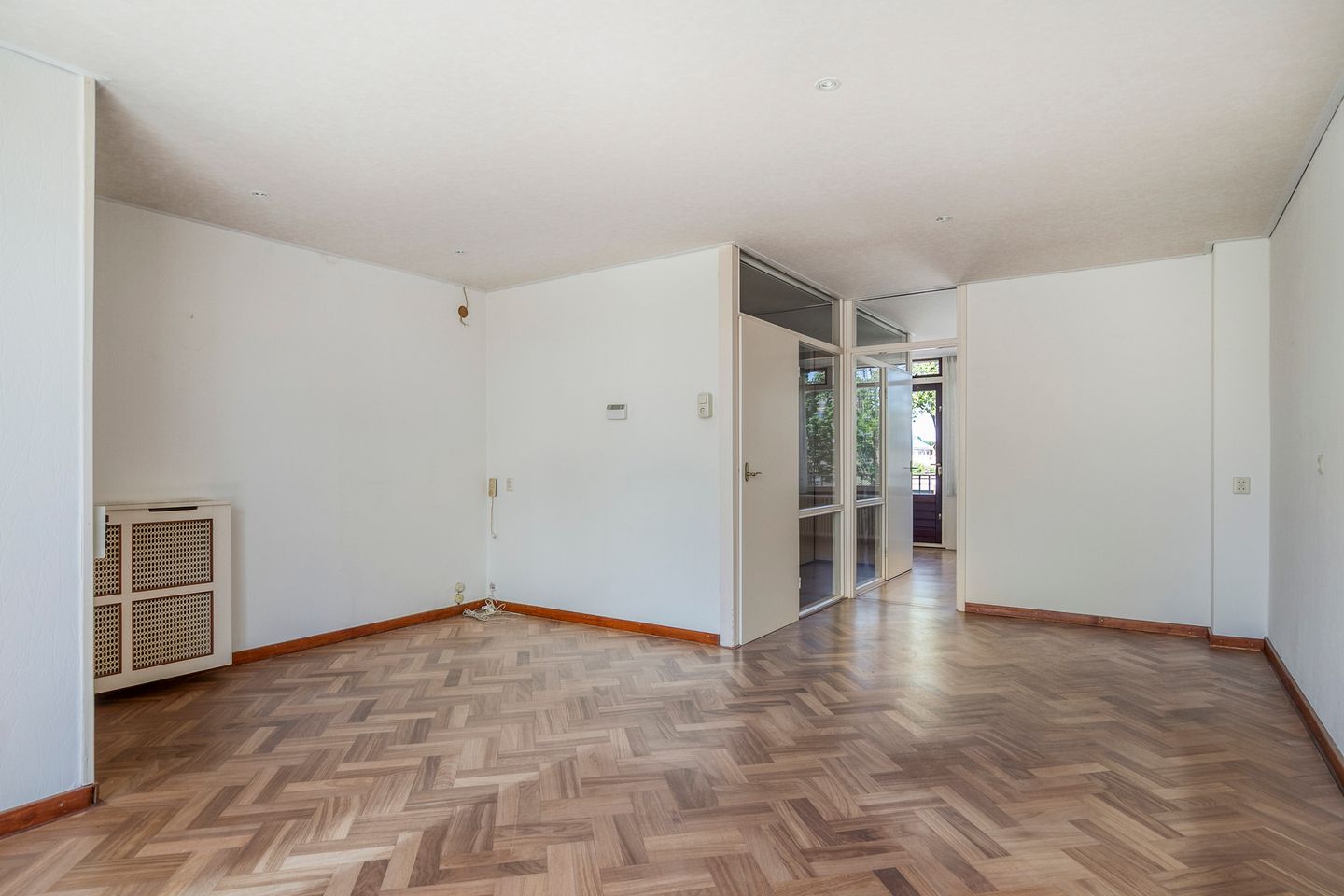 Spacious Six Room Home with Lift and South Facing Garden in Central Zoetermeer — 10