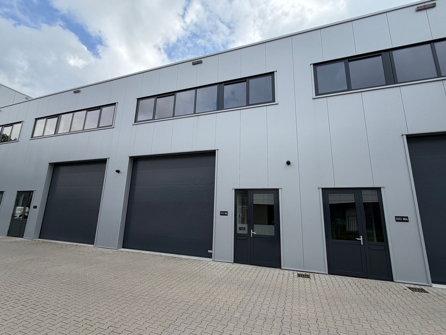 View photo 1 of Bijsterhuizen 3173-005