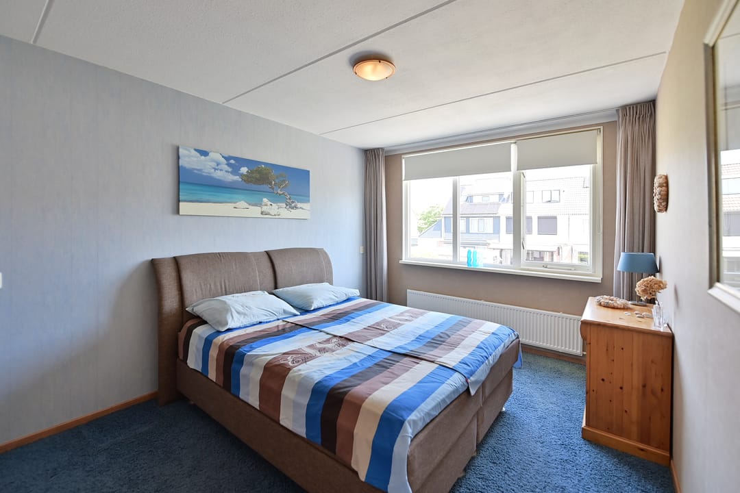 Spacious Extended Terraced Home with Six Bedrooms and Sunny Garden in Huizen — 13
