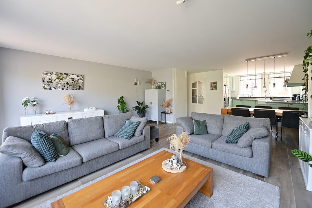 Spacious Extended Terraced Home with Six Bedrooms and Sunny Garden in Huizen — 8