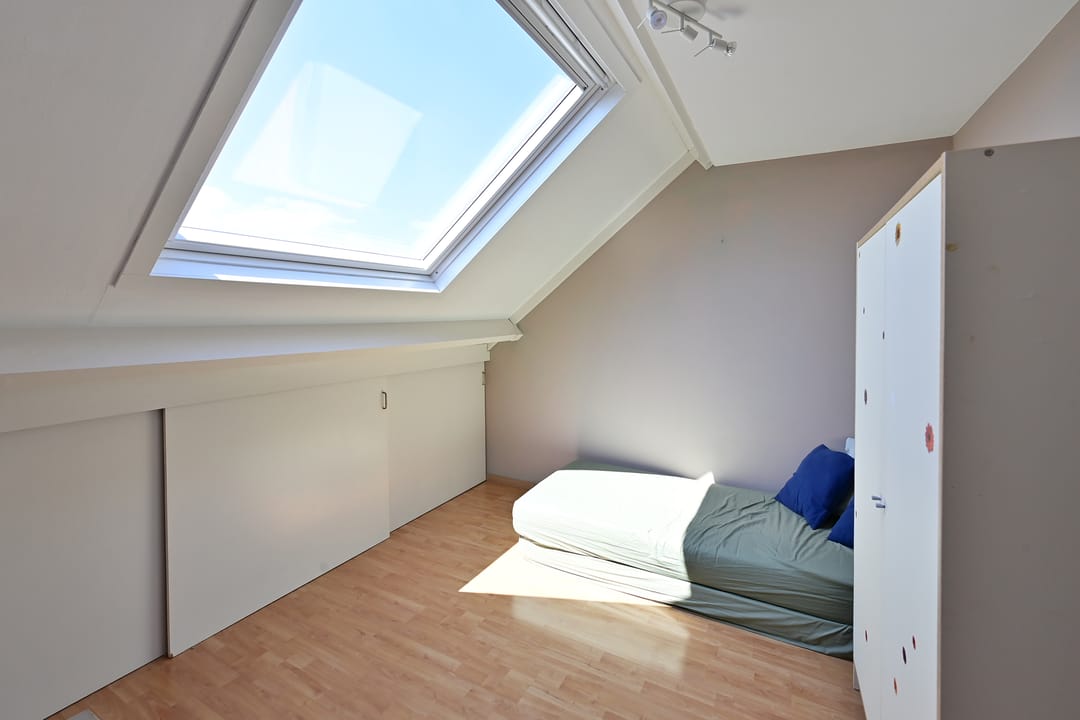 Spacious Extended Terraced Home with Six Bedrooms and Sunny Garden in Huizen — 17