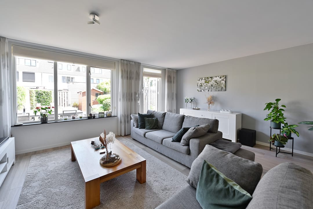 Spacious Extended Terraced Home with Six Bedrooms and Sunny Garden in Huizen — 7