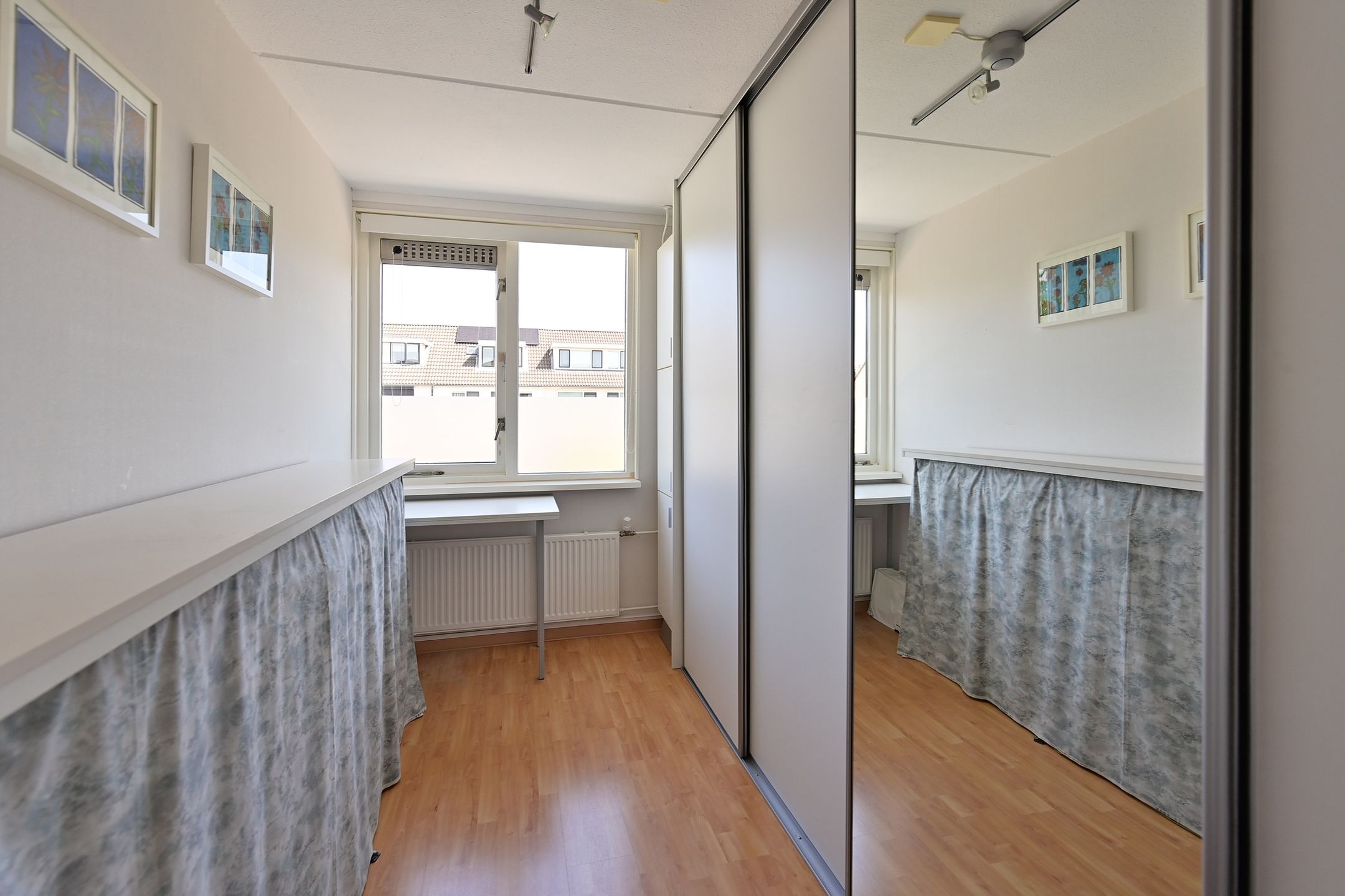 Spacious Extended Terraced Home with Six Bedrooms and Sunny Garden in Huizen — 15