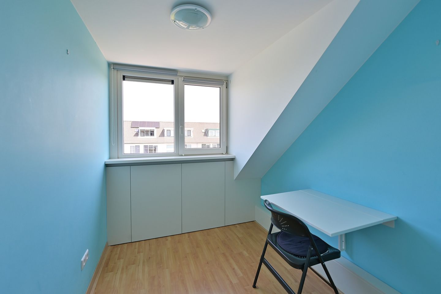 Spacious Extended Terraced Home with Six Bedrooms and Sunny Garden in Huizen — 19
