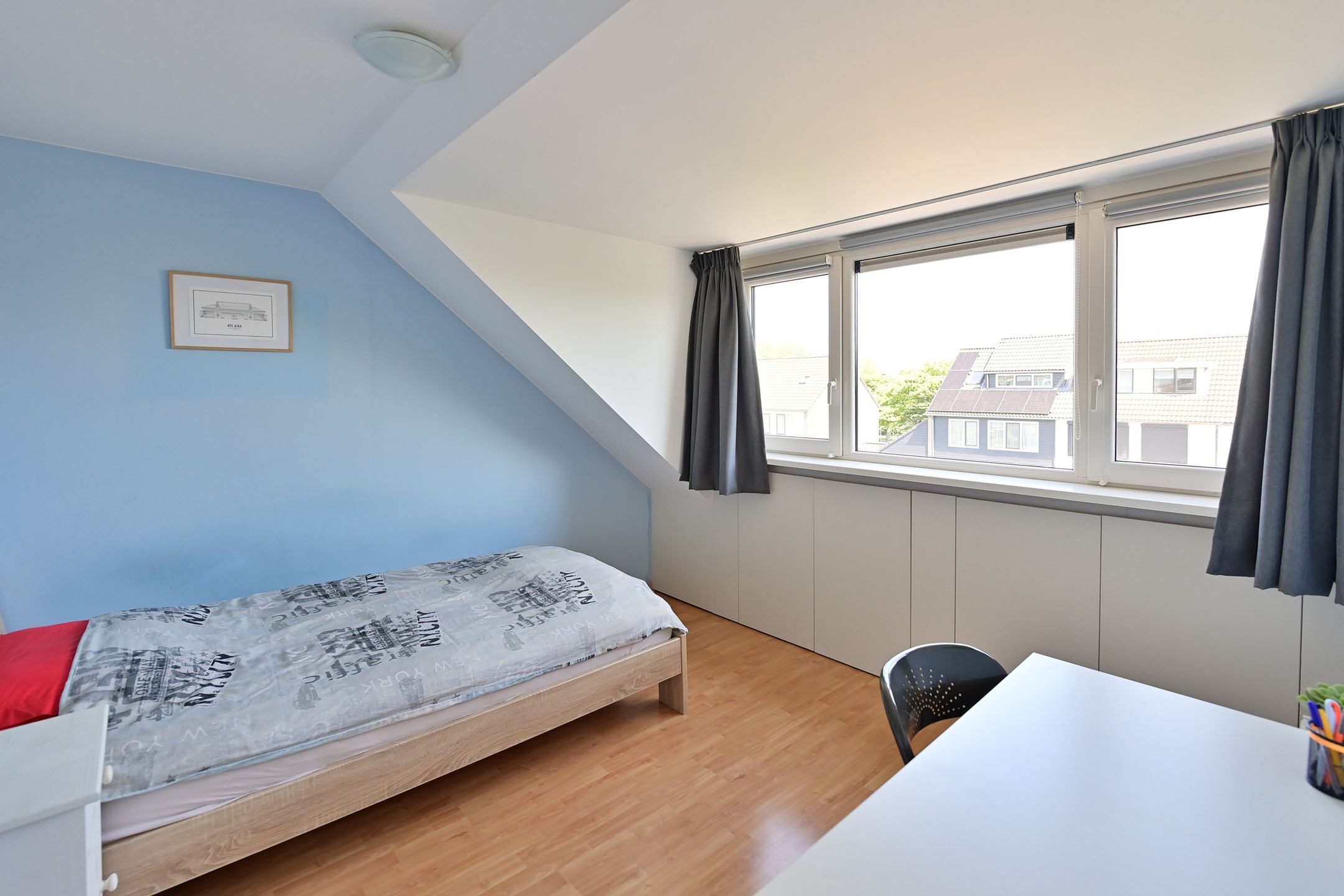Spacious Extended Terraced Home with Six Bedrooms and Sunny Garden in Huizen — 18