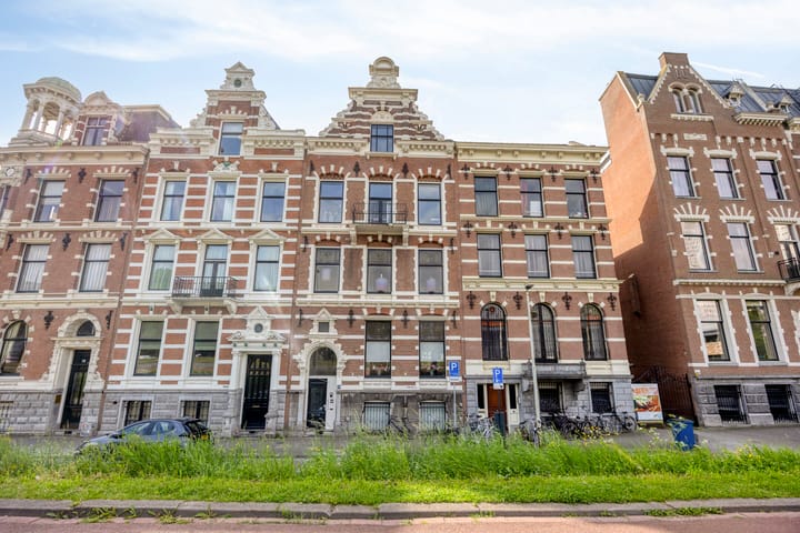 Tussenwoning te koop: Westzeedijk 106, Rotterdam