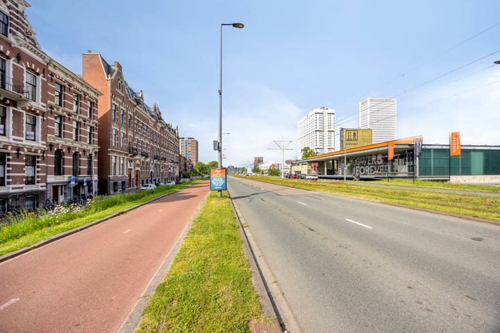 Tussenwoning te koop: Westzeedijk 106, Rotterdam