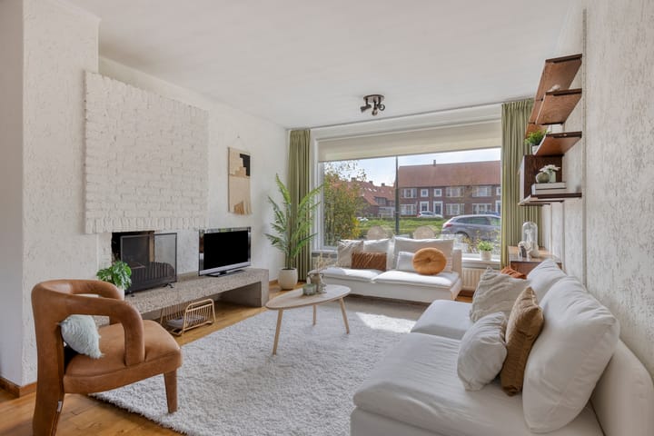 Twee-onder-één-kap te koop: Dr. Verbeeksingel 2, Veghel