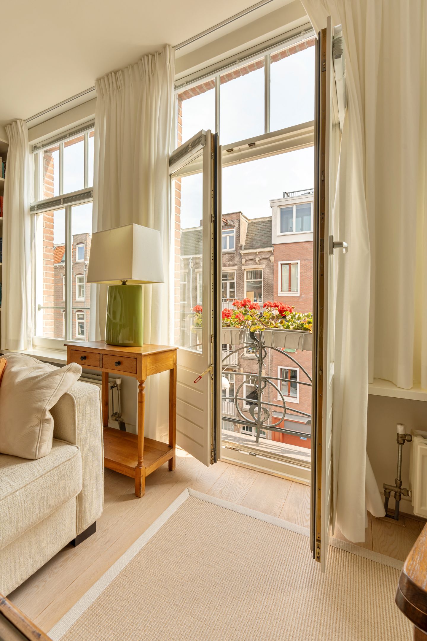 Photo 10 of Van Ostadestraat 181-3