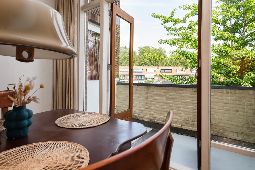 Spacious Upper Apartment with Canal Views in Hillegersberg — 8