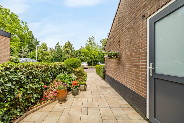 Photo 2 of Bijenmeent 57