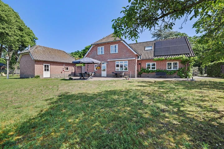 Photo 2 of Loverensestraat 5