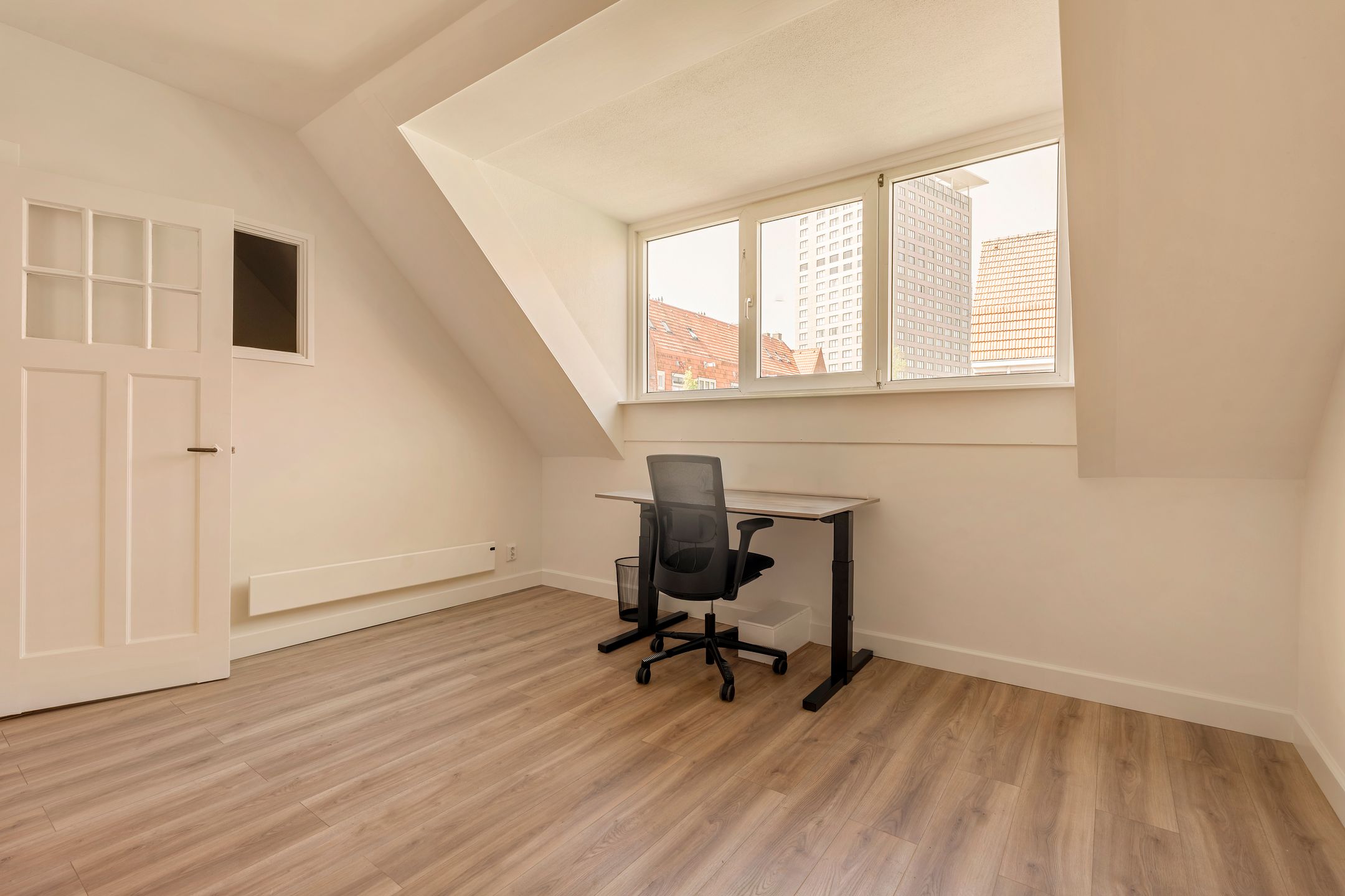 Fully Renovated Apartment in De Pijp with Versatile Extra Room — 27