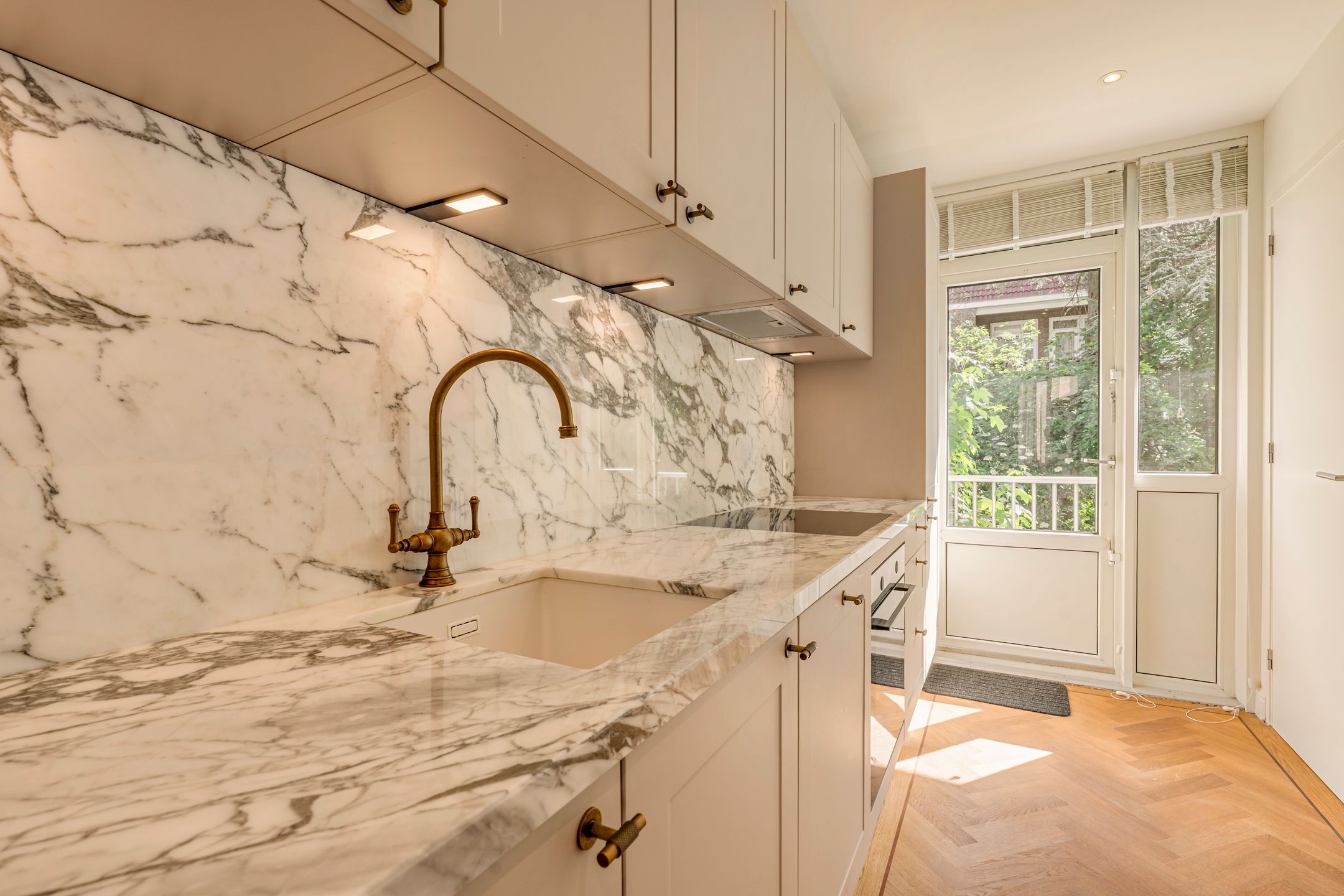 Fully Renovated Apartment in De Pijp with Versatile Extra Room — 12
