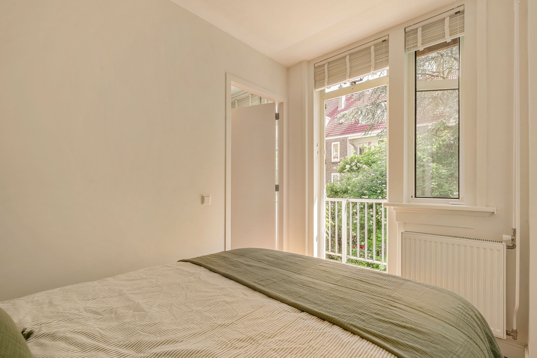 Fully Renovated Apartment in De Pijp with Versatile Extra Room — 21