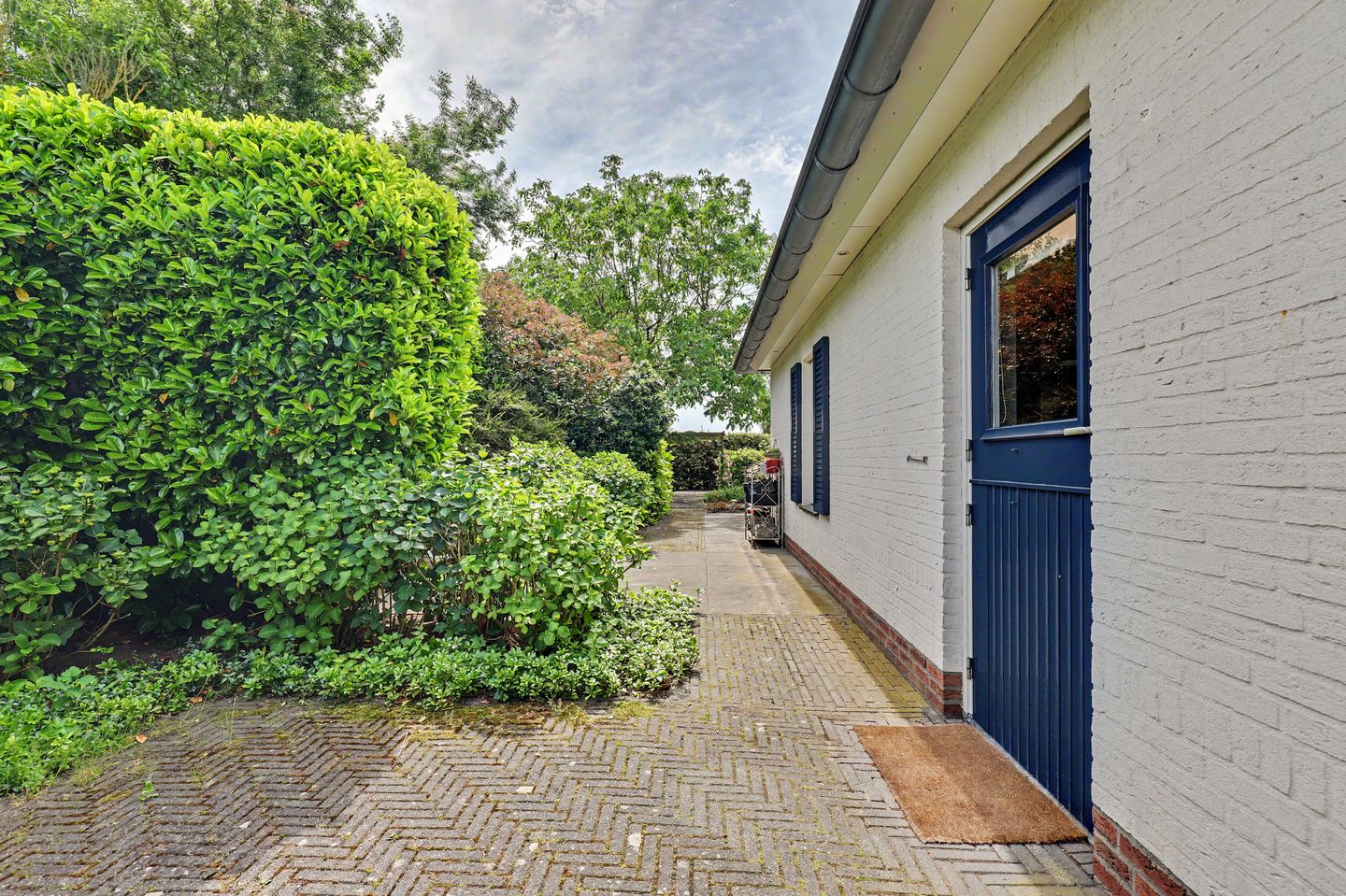 Spacious and Well-Maintained Detached Semi-Bungalow with Stunning Garden in Vlijmen — 49