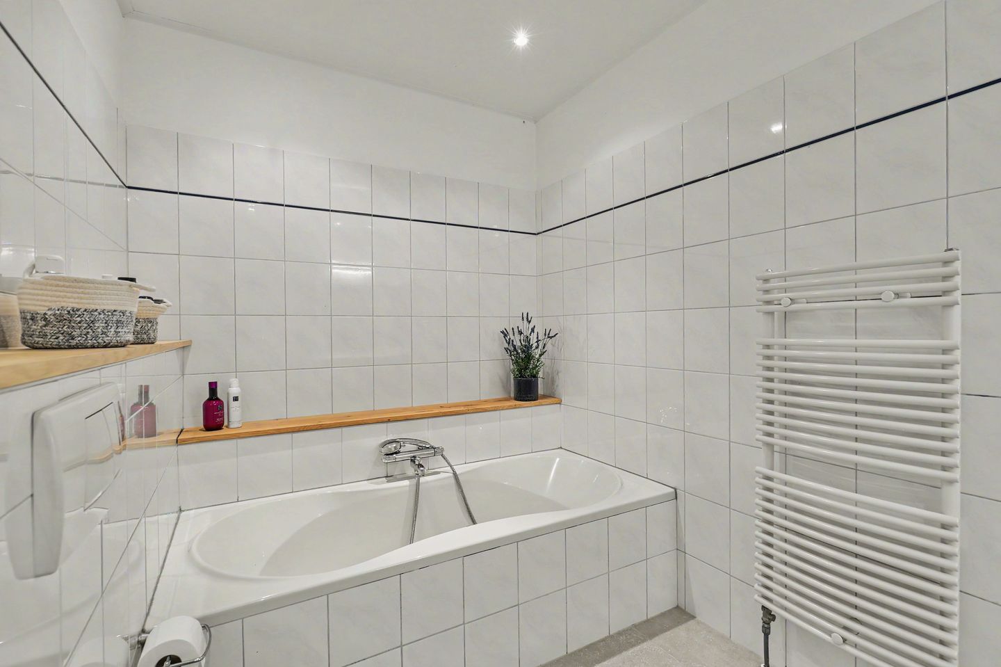 Spacious and Well-Maintained Detached Semi-Bungalow with Stunning Garden in Vlijmen — 20