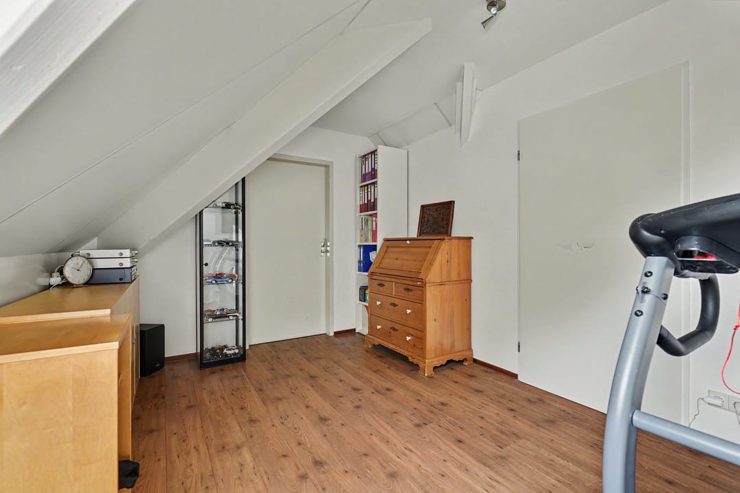 Spacious and Well-Maintained Detached Semi-Bungalow with Stunning Garden in Vlijmen — 32