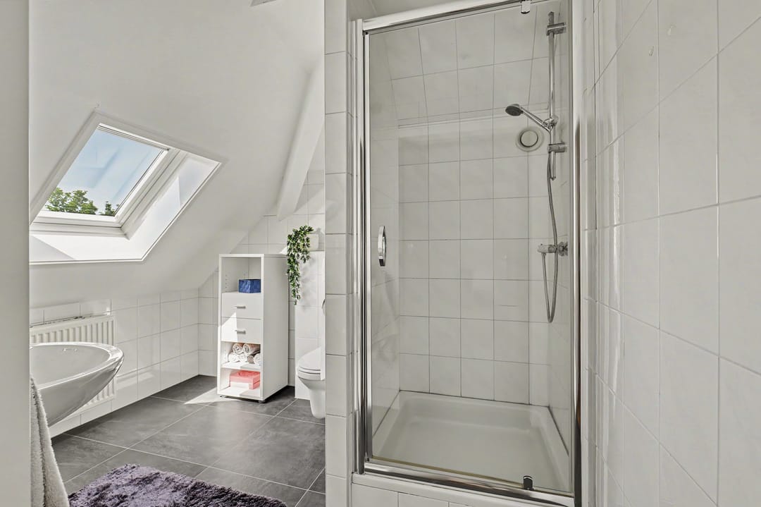 Spacious and Well-Maintained Detached Semi-Bungalow with Stunning Garden in Vlijmen — 28