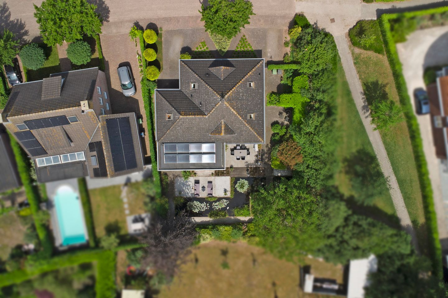 Spacious and Well-Maintained Detached Semi-Bungalow with Stunning Garden in Vlijmen — 55