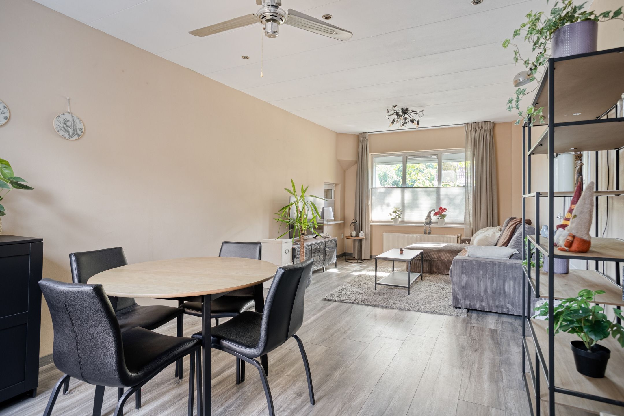 Charming Corner House with Garden and Three Bedrooms — 9