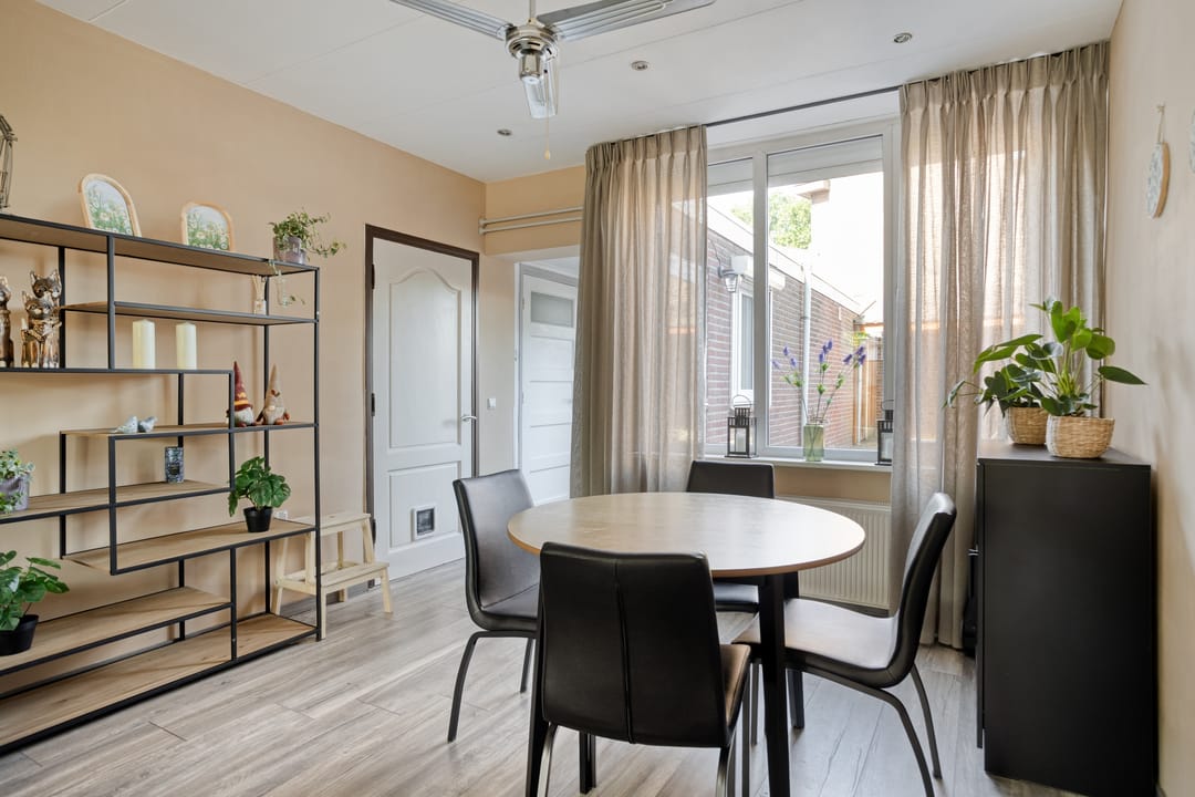 Charming Corner House with Garden and Three Bedrooms — 8