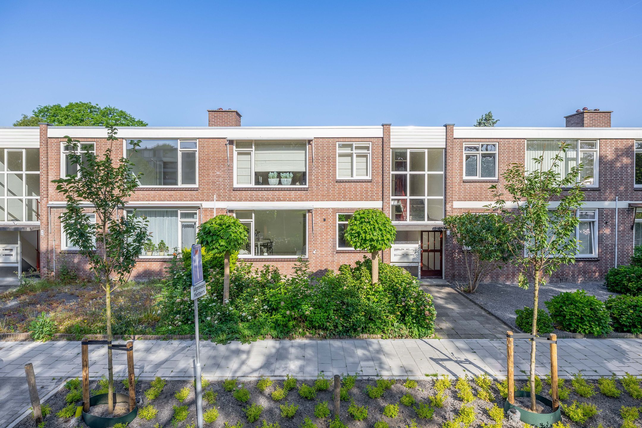 Warmoeziersstraat 25 