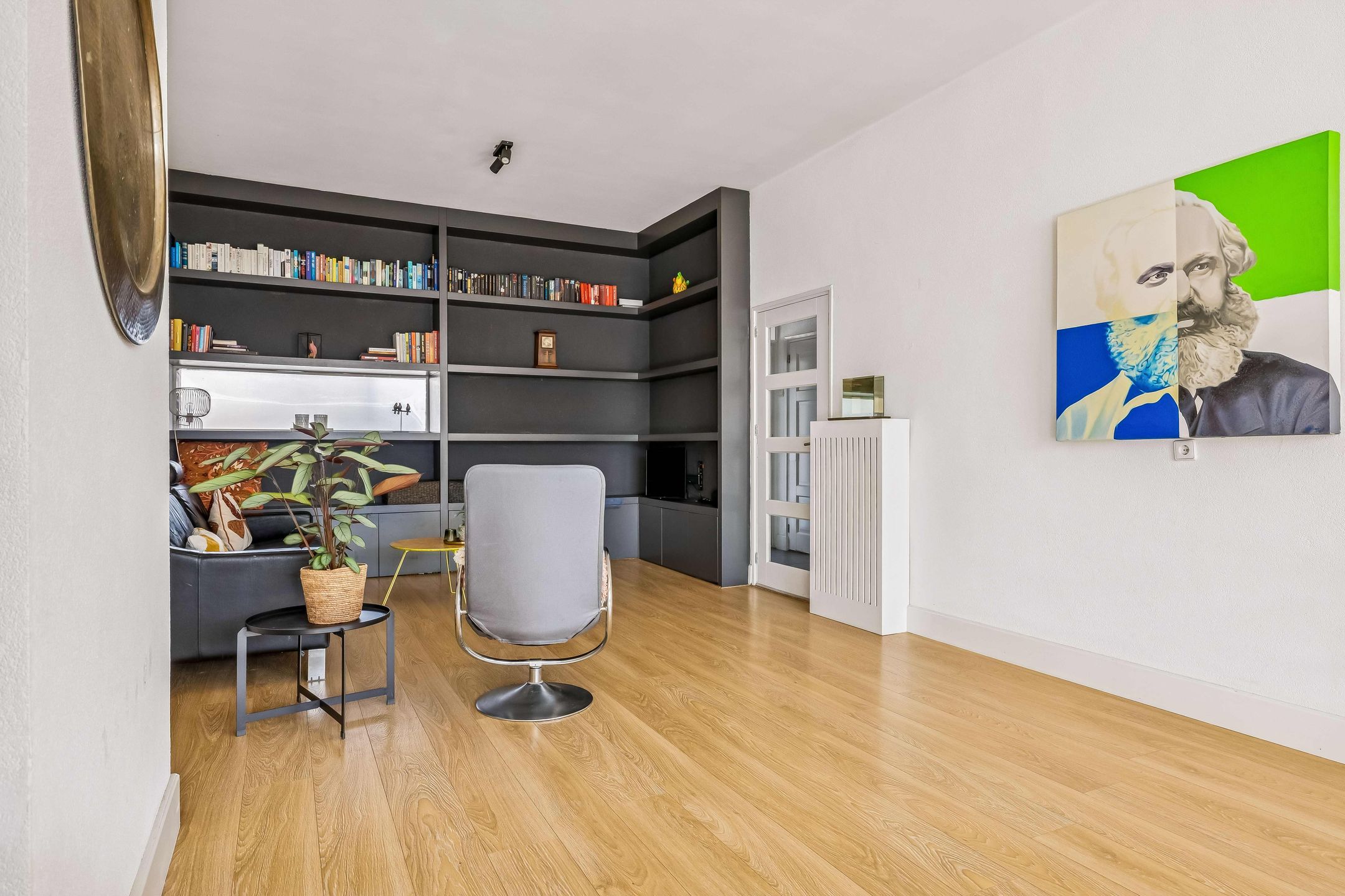 Photo 12 of Galerij 20-A