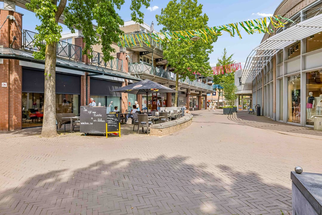 Photo 38 of Galerij 20-A