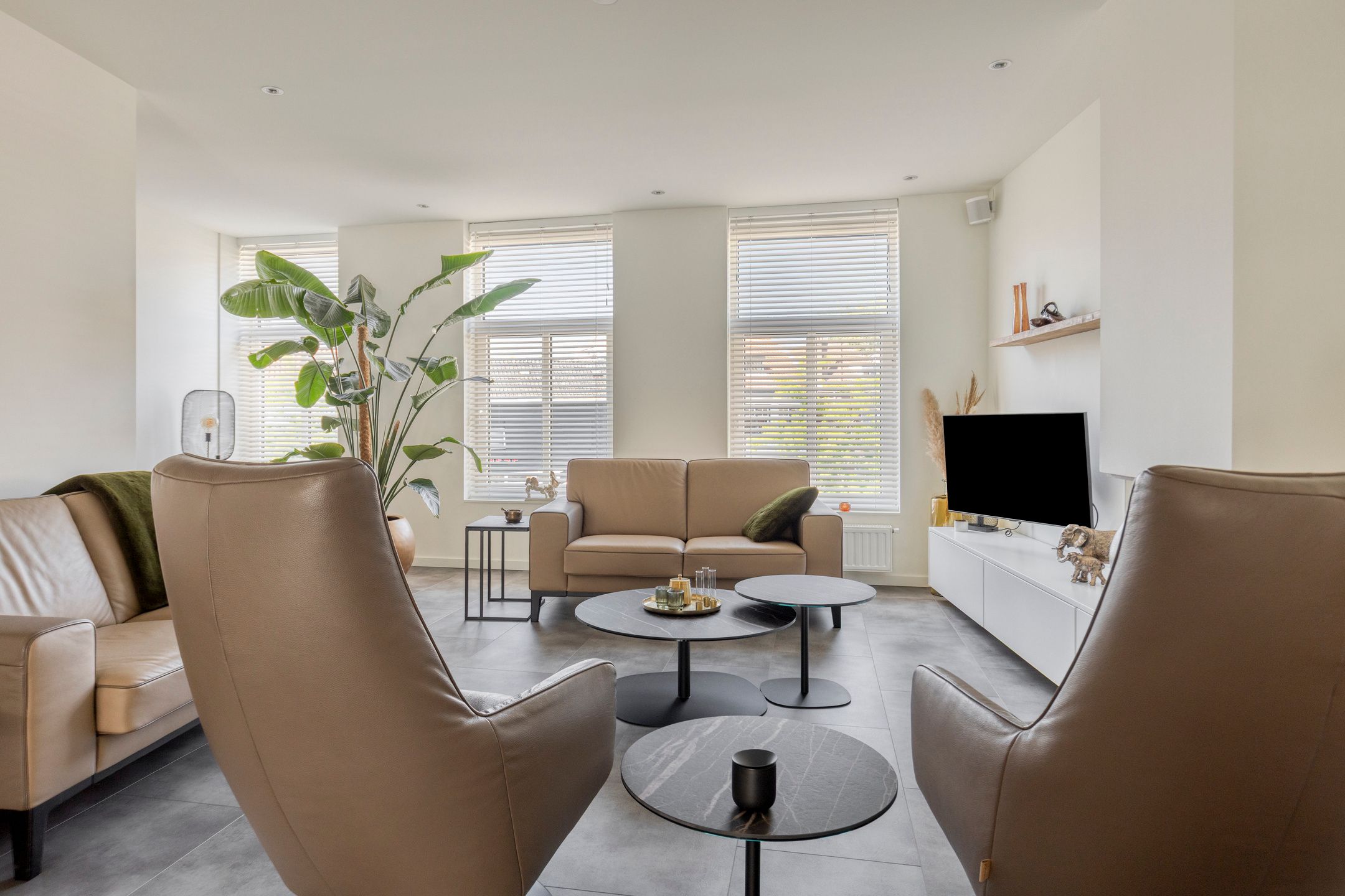Spacious and Modern Apartment in Hulst Center with Rooftop Terrace and Private Parking — 9