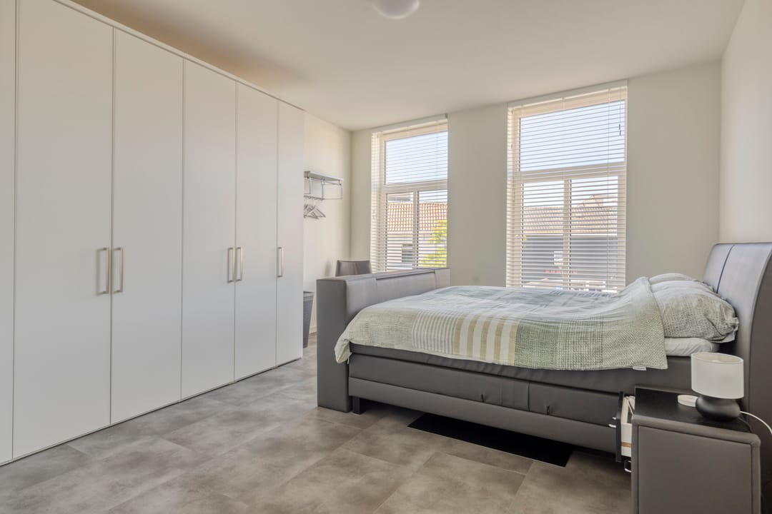 Spacious and Modern Apartment in Hulst Center with Rooftop Terrace and Private Parking — 28