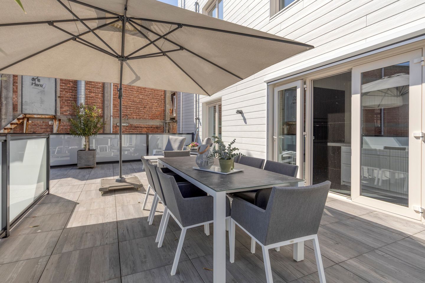 Spacious and Modern Apartment in Hulst Center with Rooftop Terrace and Private Parking — 35
