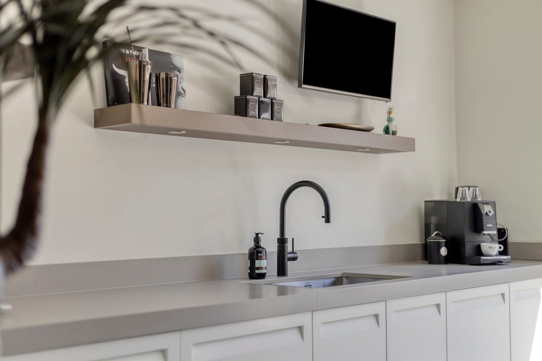 Spacious and Modern Apartment in Hulst Center with Rooftop Terrace and Private Parking — 23