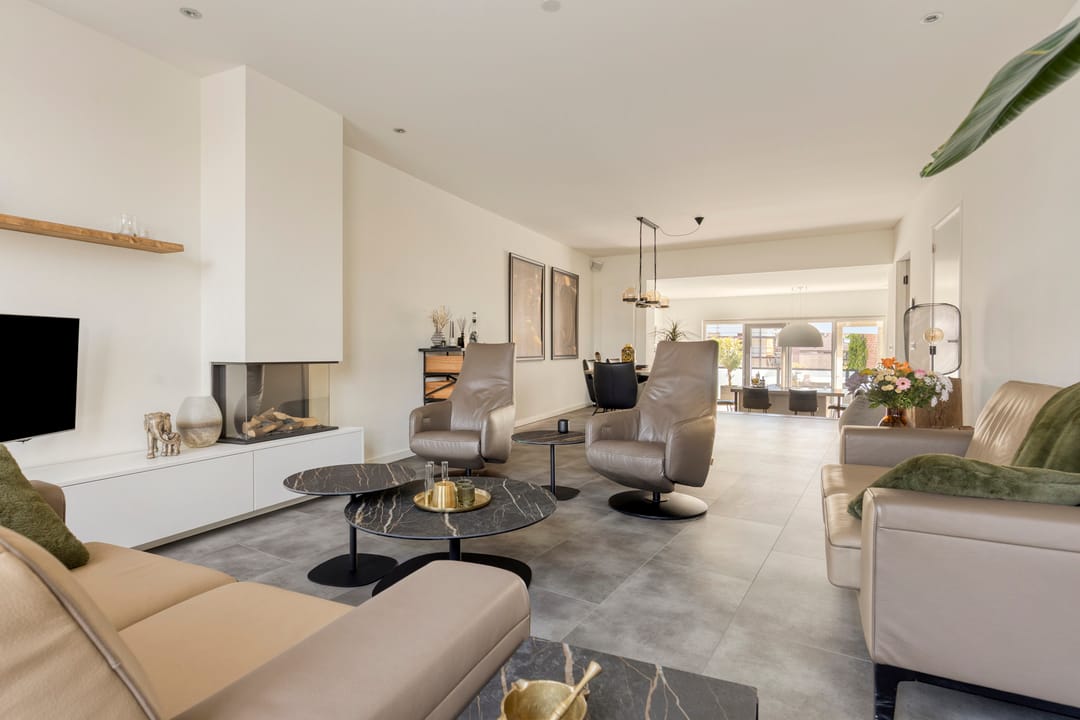 Spacious and Modern Apartment in Hulst Center with Rooftop Terrace and Private Parking — 11