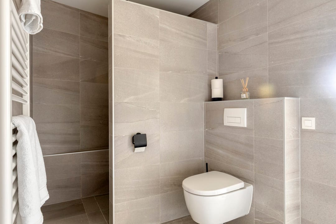 Spacious and Modern Apartment in Hulst Center with Rooftop Terrace and Private Parking — 31