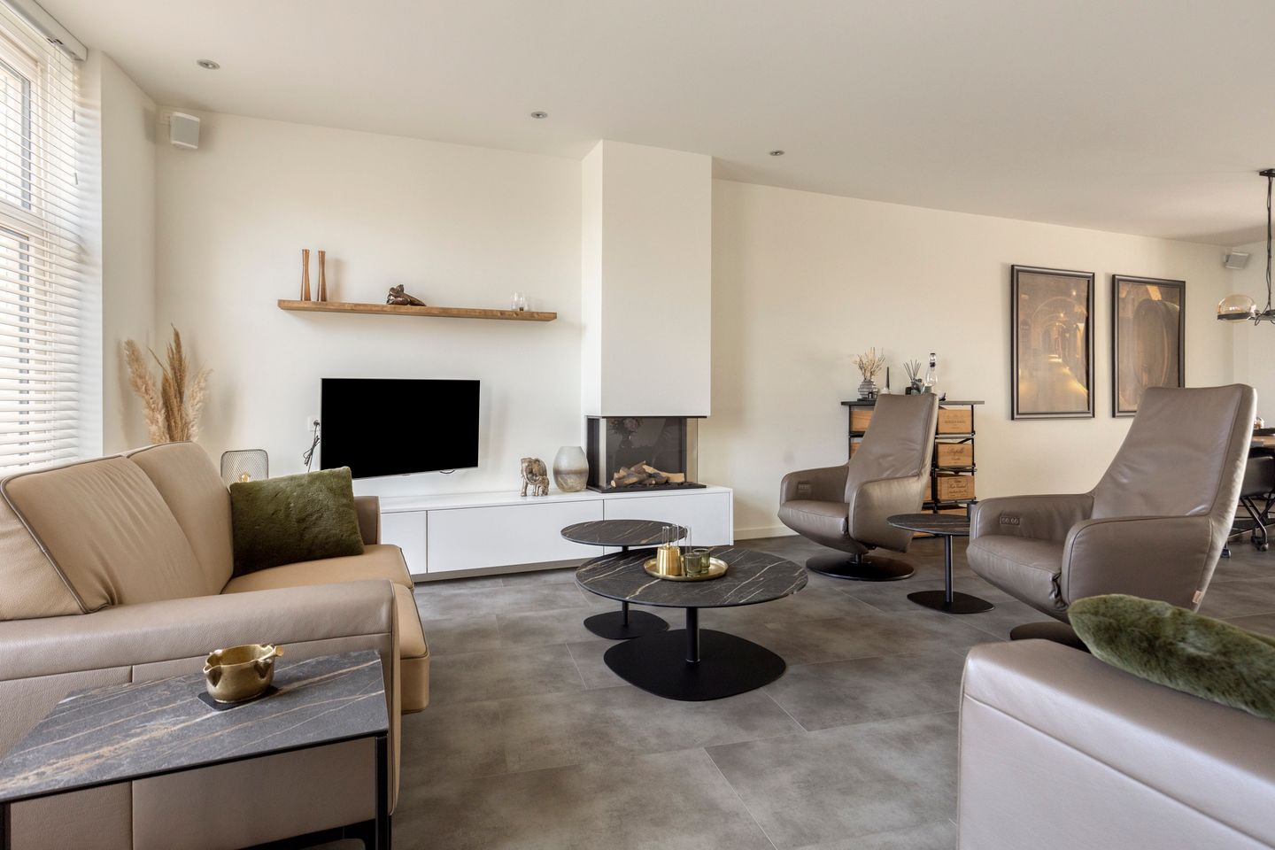 Spacious and Modern Apartment in Hulst Center with Rooftop Terrace and Private Parking — 10