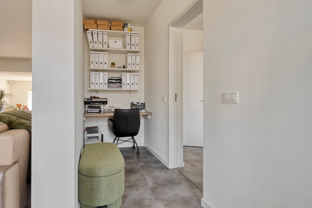 Spacious and Modern Apartment in Hulst Center with Rooftop Terrace and Private Parking — 26